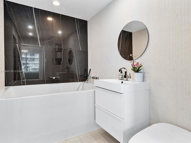 Foto del edificio - 60 SW 13th St