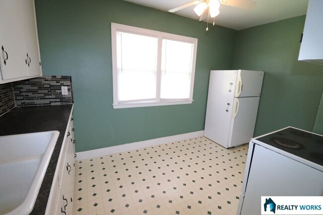 Building Photo - Adorable Two Bed One Bath Home