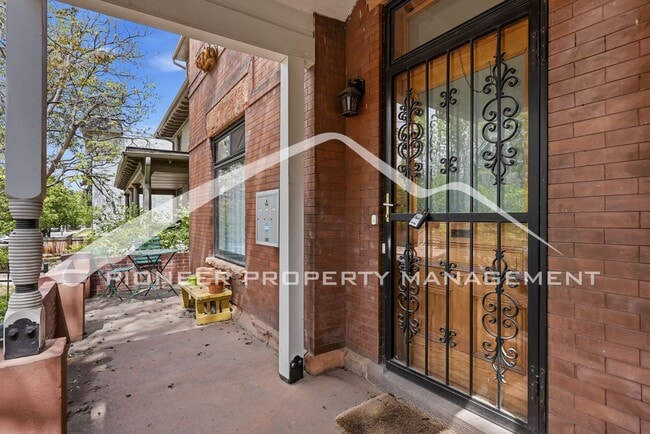 Foto del edificio - Spacious Condo with Storage Area and Parking!