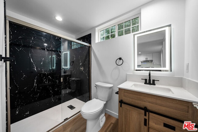 Foto del edificio - 1535-1534 N Kingsley Dr