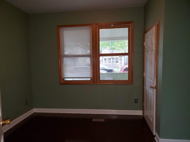 Foto del edificio - 711 Edmund Ave