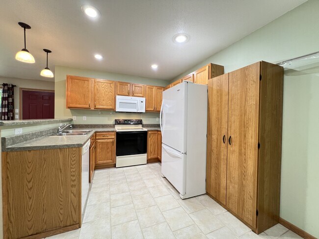 Foto del edificio - 511 Sapphire Cir