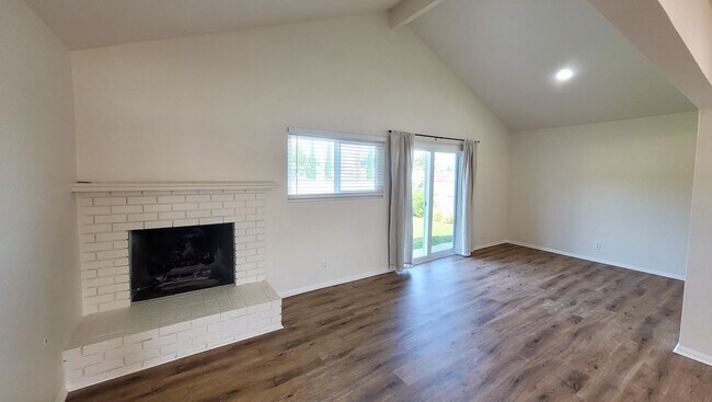 Foto del edificio - Gorgeous 4 Bedroom 2 Bath Home in Northeas...