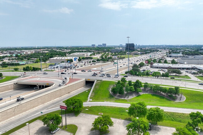 US 75 is a fast way to get from Hunters Glen to Downtown Dallas for more shopping options.