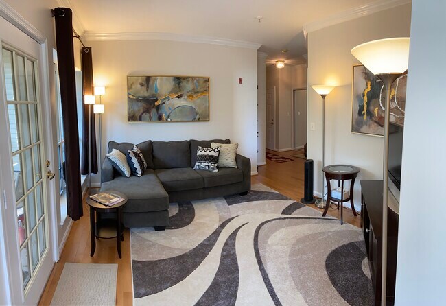 Foto del edificio - 4550 Strutfield Ln