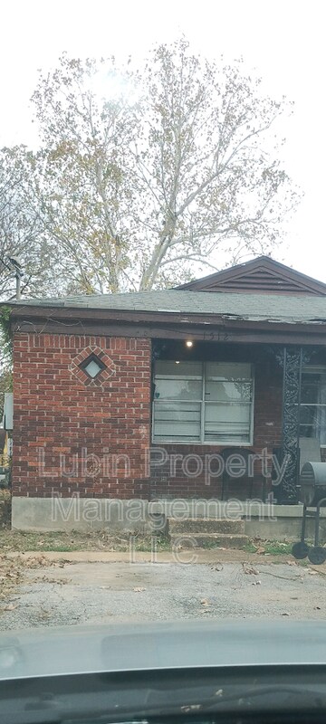 Primary Photo - 1512 N Merton St