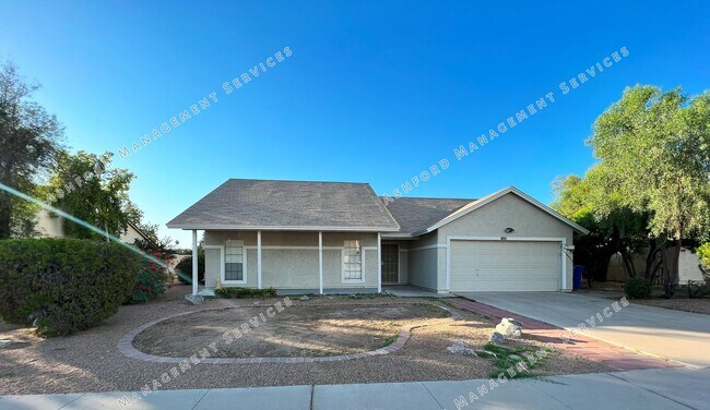 Foto del edificio - 3 BEDROOM 2 BATH IN HEART OF CHANDLER WITH...