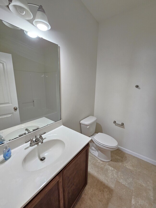 Foto del edificio - 185 Bur Oak Dr