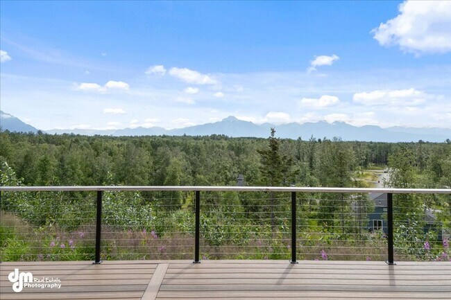 Building Photo - Custom home with Amazing views! High class...