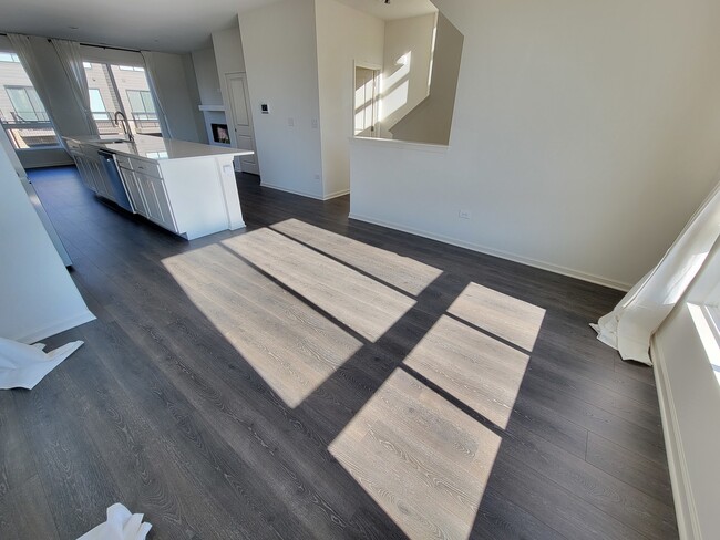 Building Photo - 1270 Lakepointe Dr