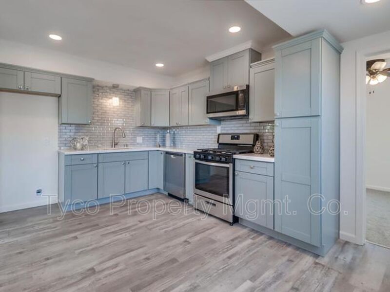 Foto principal - 3863 Gayle St