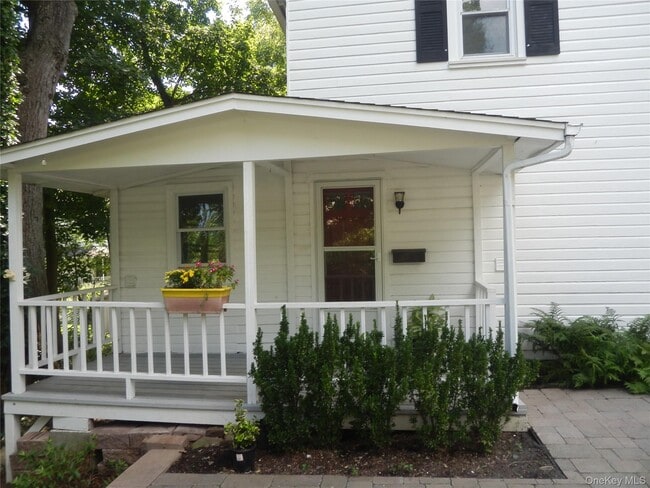 Building Photo - 28 Strawtown Rd