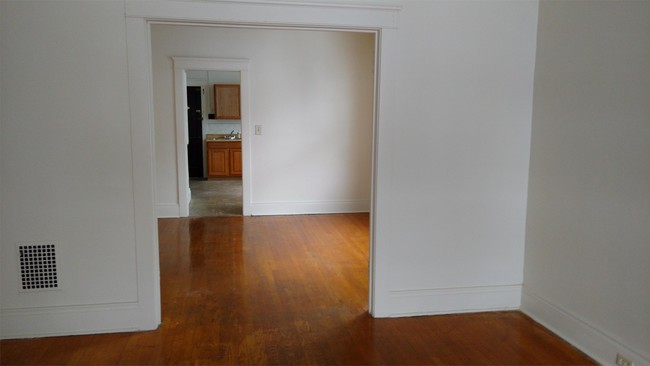 Building Photo - 1106 W Colvin St