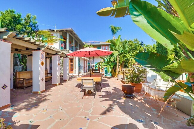 Foto del edificio - ROOM FOR RENT in beautiful Point Loma cust...
