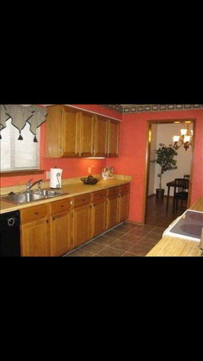 Building Photo - 13 Dewberry Ct