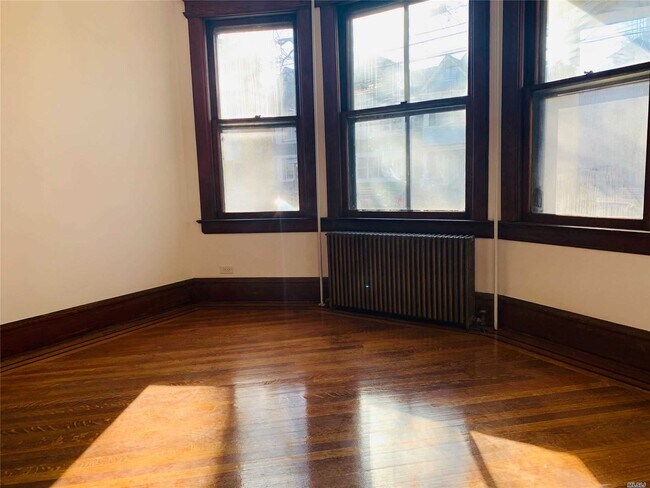 Foto del edificio - 225 Charles Ave