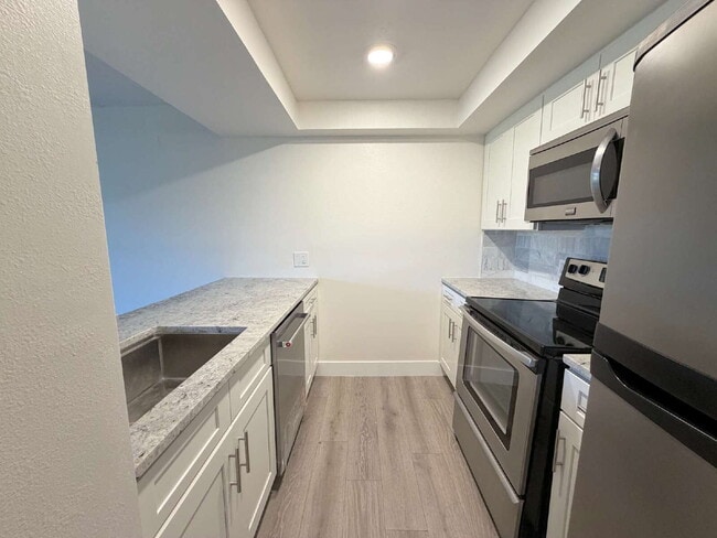 Foto del edificio - "Charming Clearwater Retreat: Cozy Studio Condo with Scenic Views at Cove Cay!"