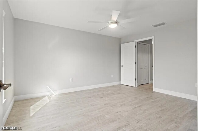 Building Photo - 1322 NE 12th Pl