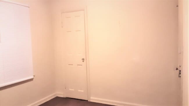 Building Photo - 2221 W 58th St