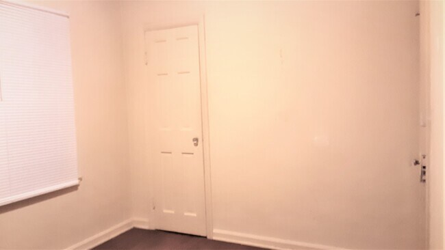 Foto del edificio - 2221 W 58th St