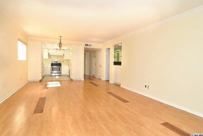 Building Photo - 620 N Kenwood St