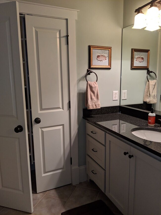 Building Photo - Gorgeous Home in the Beautiful Oak Grove Neighborhood!