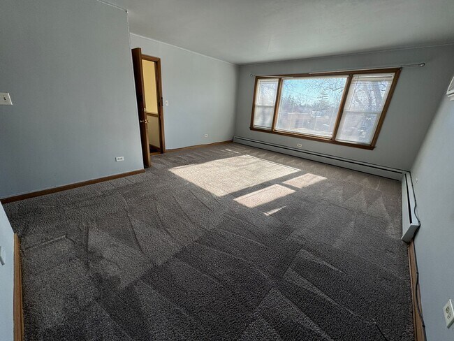 Foto del edificio - 8244 W Forest Preserve Ave