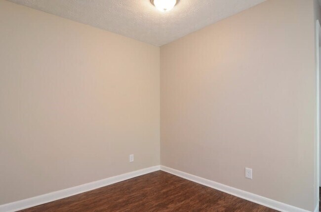 Building Photo - 108 Parkwood Dr