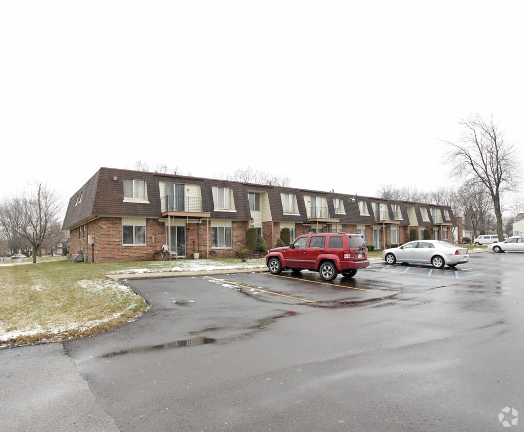 Plymouth Square 9421 Marguerite Dr Plymouth, MI Apartments for Rent