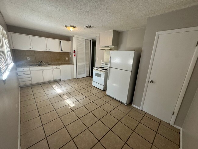 Building Photo - 3031 La Rhoda St