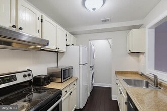 Building Photo - 13123 Wonderland Way