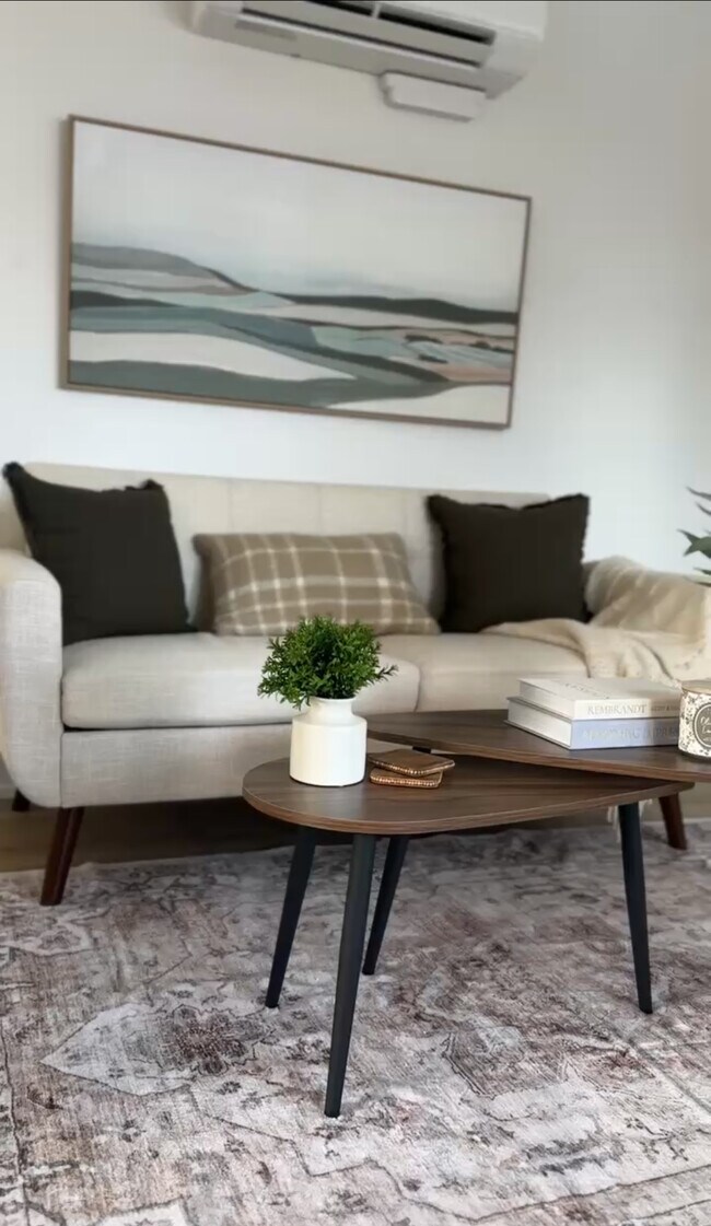 Building Photo - 142 Young St