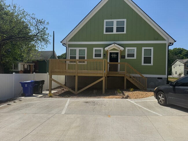 Foto del edificio - Room in Duplex on S Alston Ave