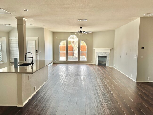 Foto del edificio - 2501 Nueces Cove