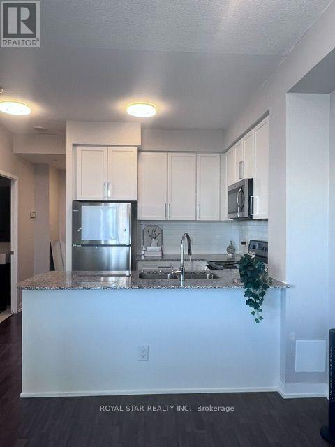 Building Photo - 840 Queens Plate Dr