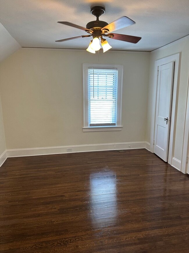 Foto del edificio - Three bedroom, three bath house in West End!