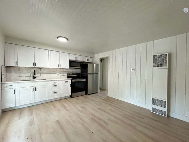 Foto del edificio - 951 N Redwood Rd