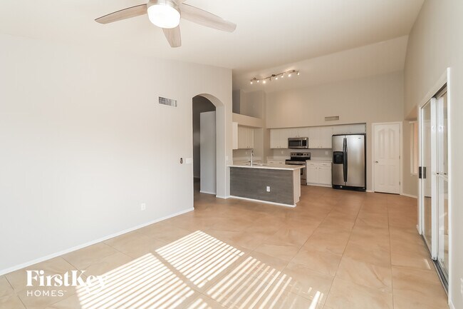 Foto del edificio - 12557 W Holly St