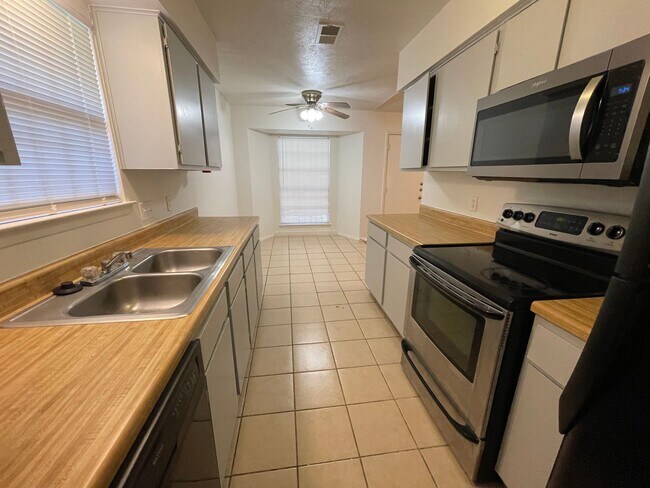 Foto del edificio - Move in Ready with Views of Boggy Creek Gr...