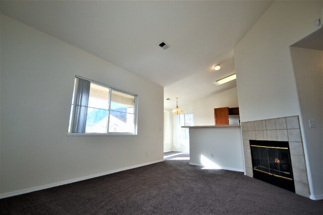 Foto del edificio - 3715 Strawberry Field Grove
