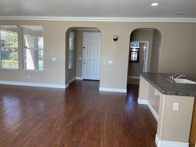 Building Photo - 1370 Oregon Creek Way