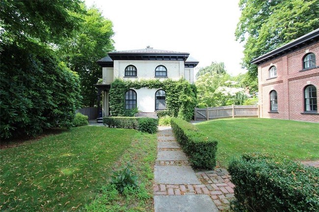 Building Photo - 315 Bellevue Ave