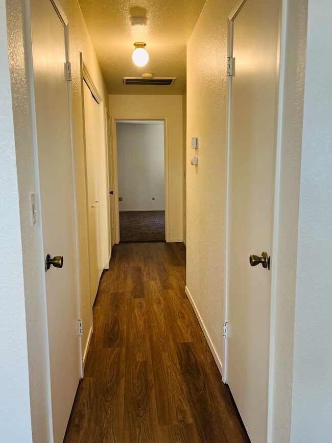 Building Photo - Spacious 2 Bedroom/2 bath duplex with a 2 car garage and laundry hook ups in a great North Modest...