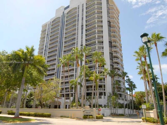 Foto del edificio - 3600 Yacht Club Dr