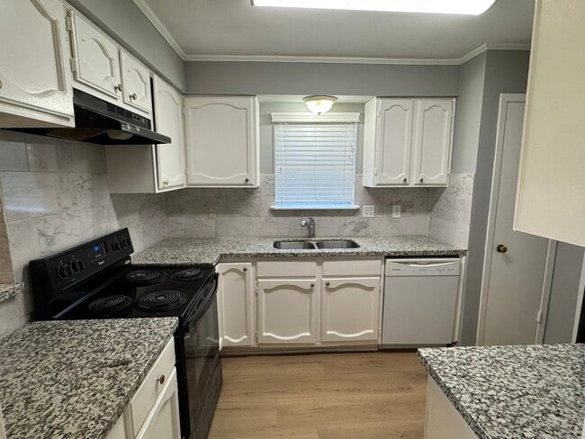 Building Photo - 7231 Daylight Ln