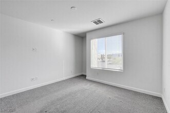 Building Photo - 4924 Chidlaw Ave