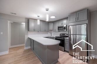 Building Photo - 1220 N La Salle Dr