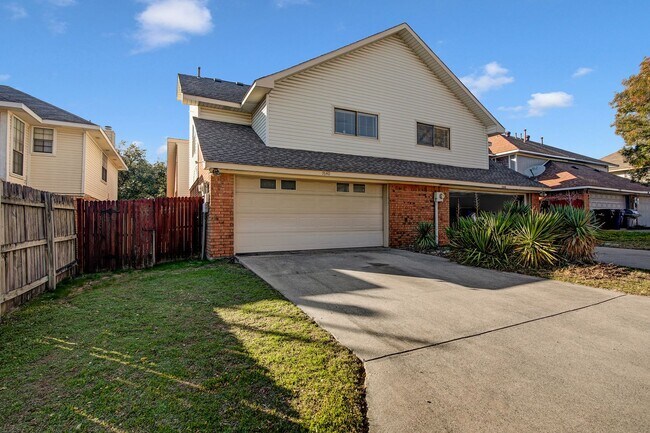 Foto del edificio - 7640 Kings Ridge Rd