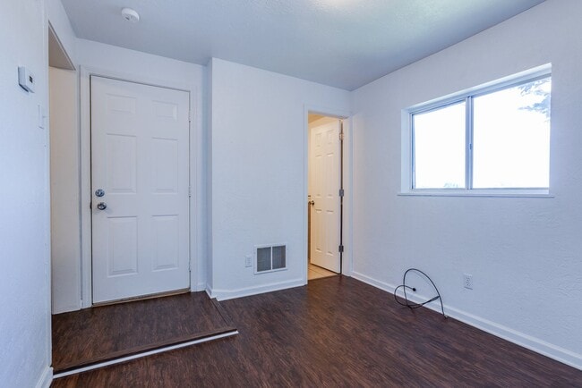 Building Photo - 707 Brownsville Rd