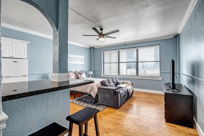 Photo - 311 W Ashley St Townhome